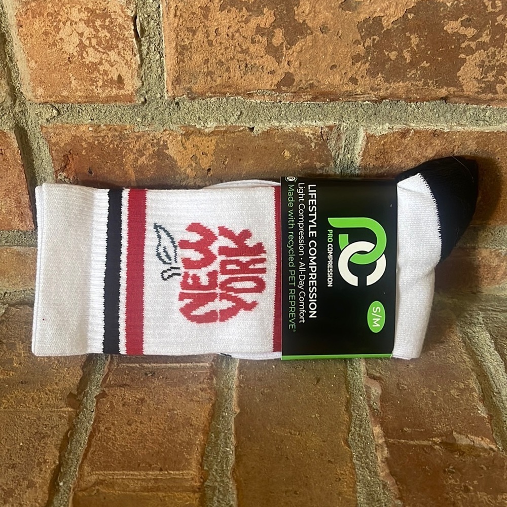 NWT Pro Compression New York Big Apple Lifestyle Crew Socks S/M